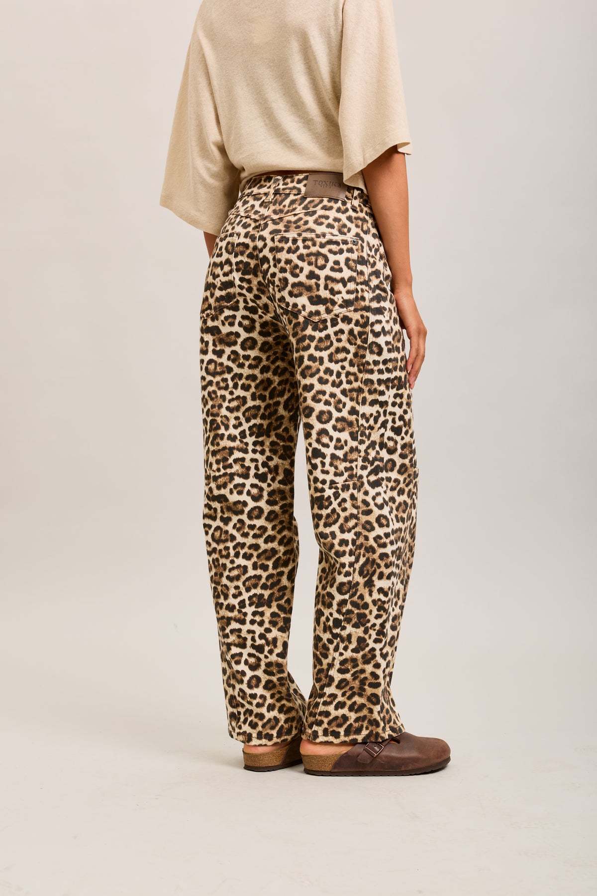 Toxik3 pantalones vaqueros globo de denim elástico con estampado de leopardo