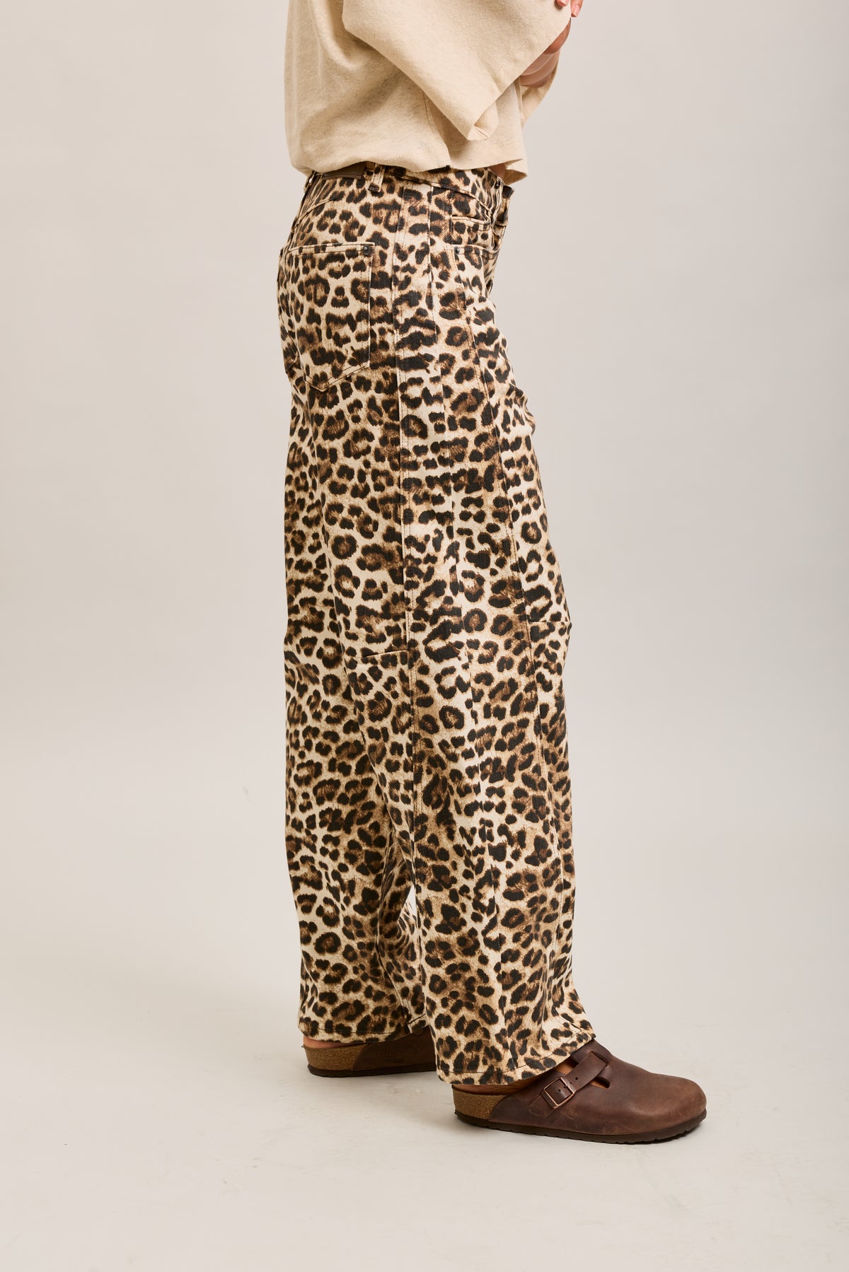 Toxik3 pantalones vaqueros globo de denim elástico con estampado de leopardo