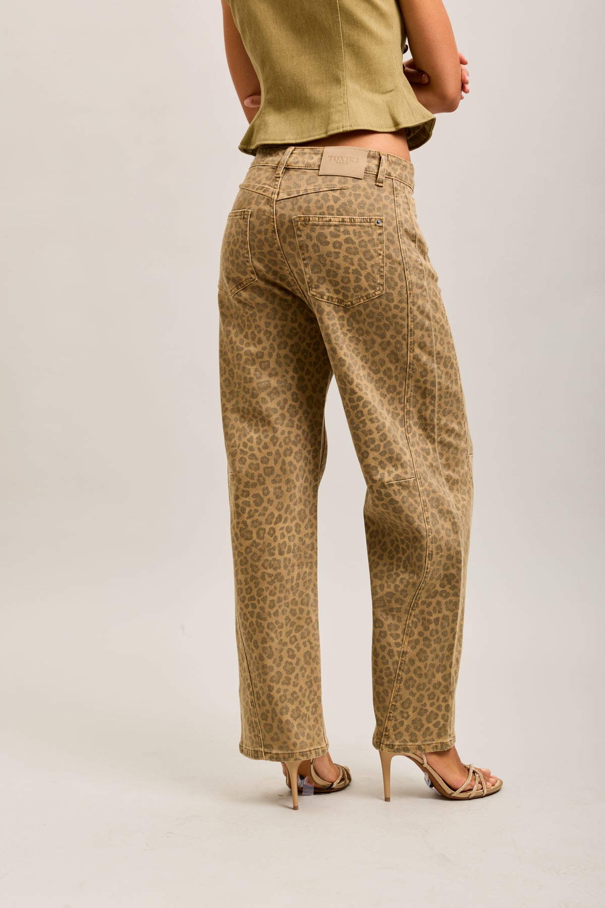 Toxik3 pantalones vaqueros globo de denim elástico con estampado de leopardo