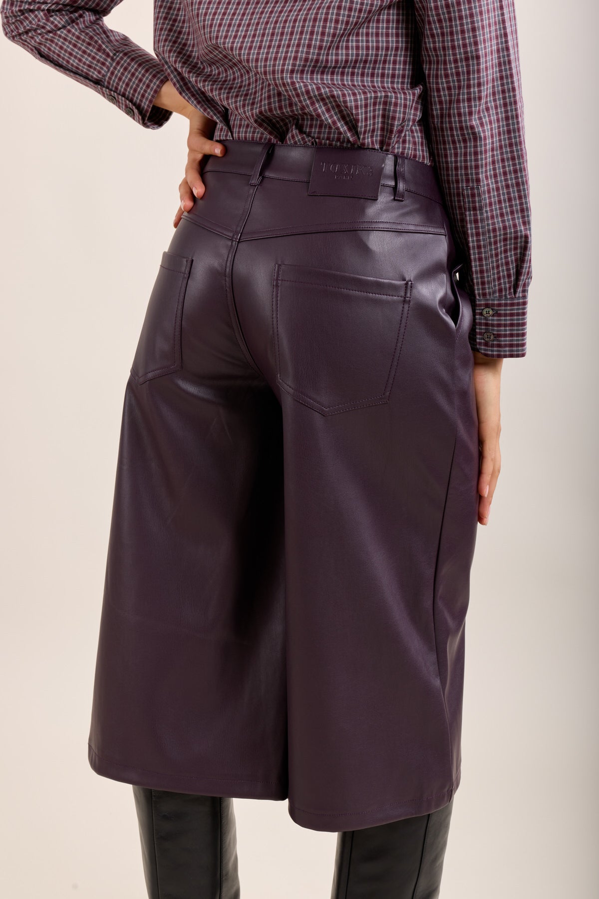 Toxik3 wide imitation leather Bermuda shorts