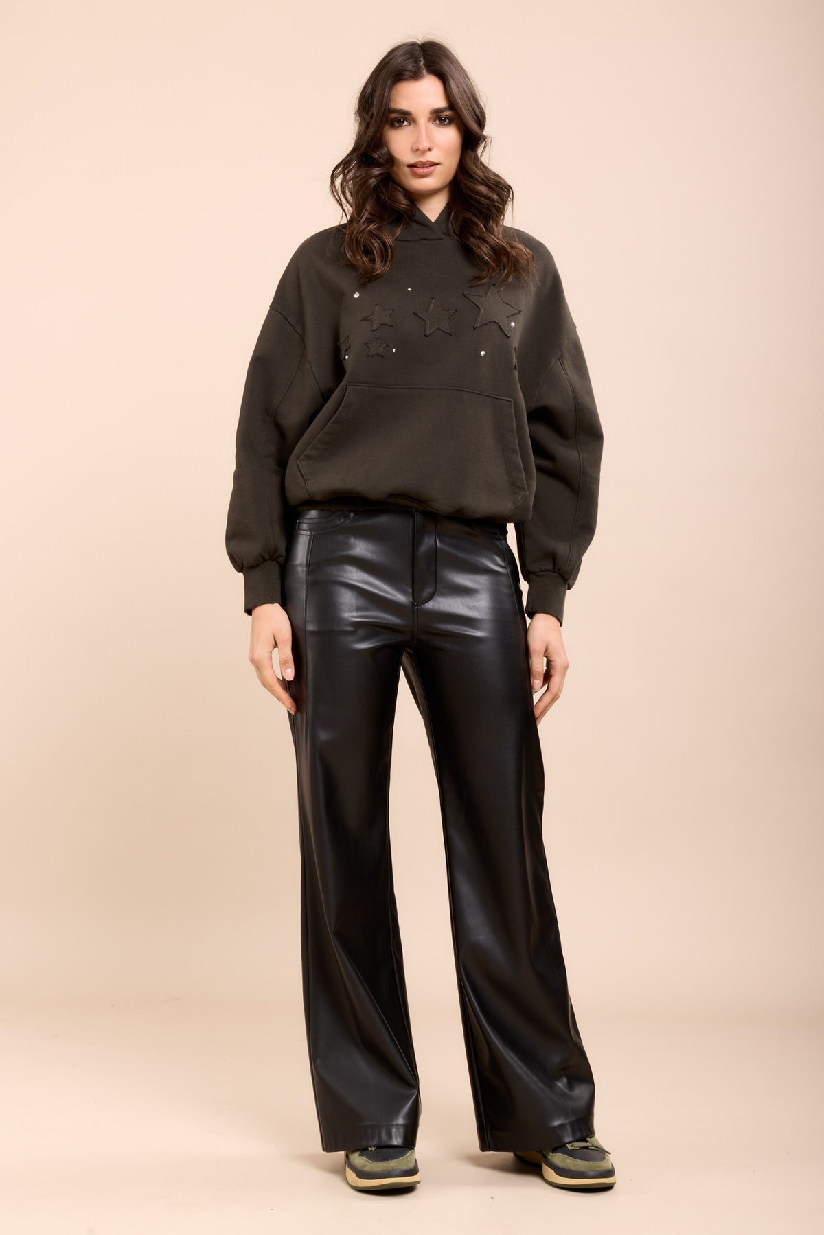 Toxik3 wijde imitatieleren broek met uitsparingen