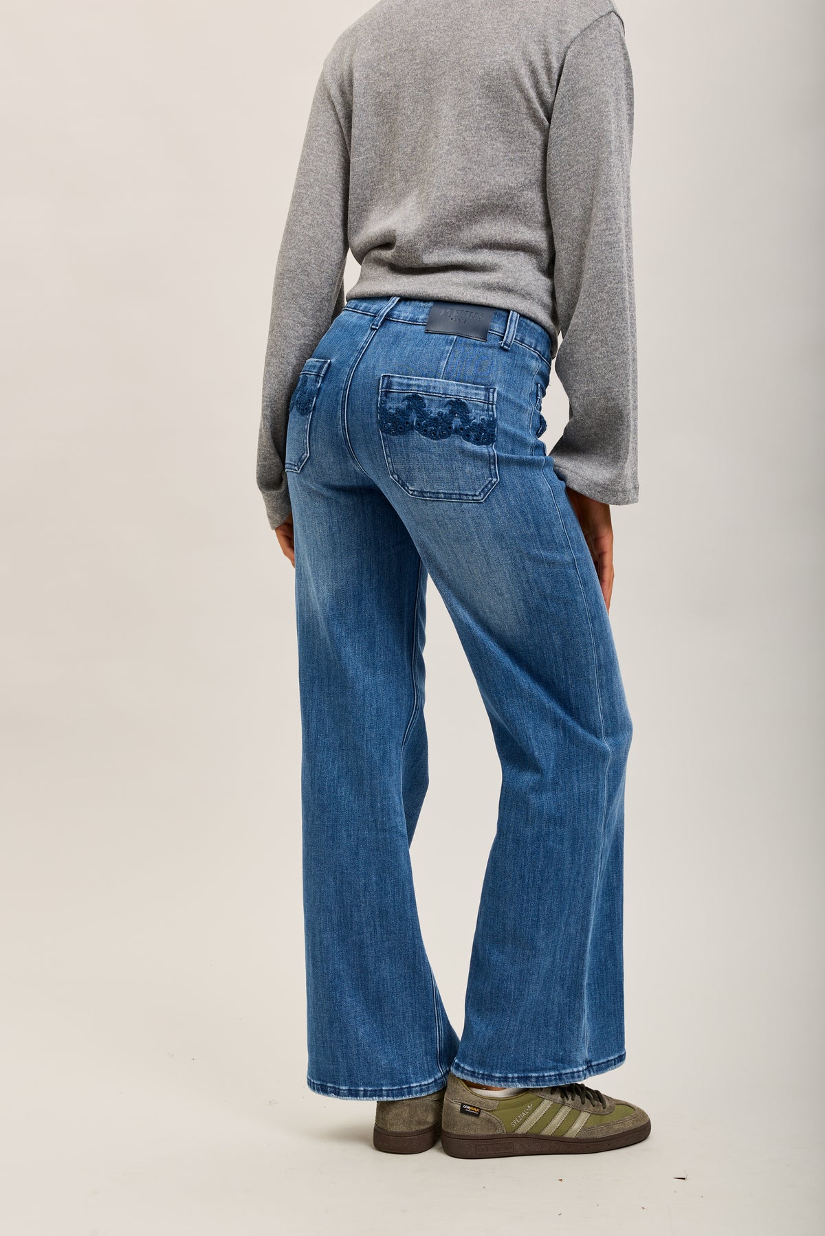Toxik3 pantalon jean wide poches plaquées brodées