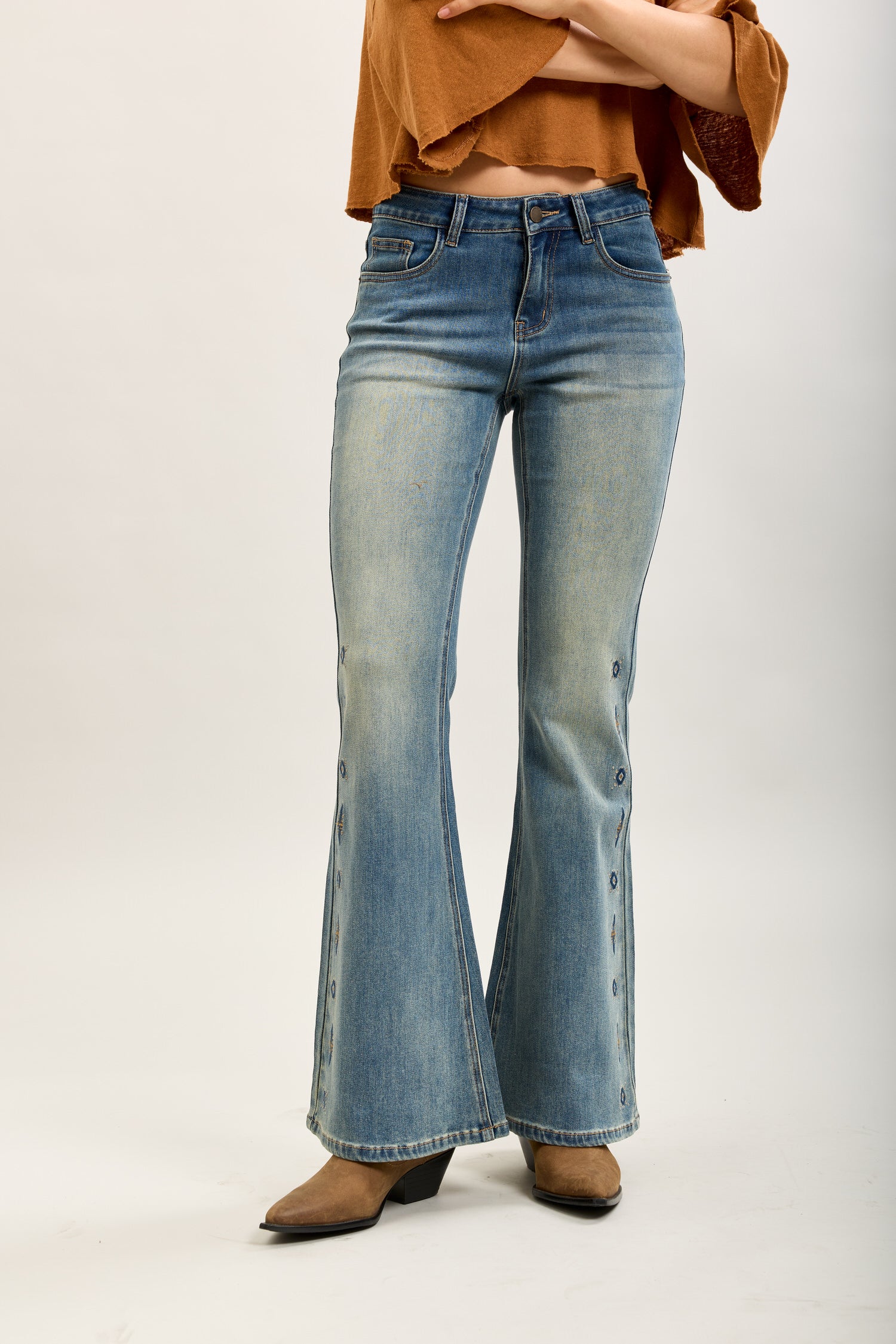 Toxik3 pantalon jean bootcut délavé denim stretch brodée