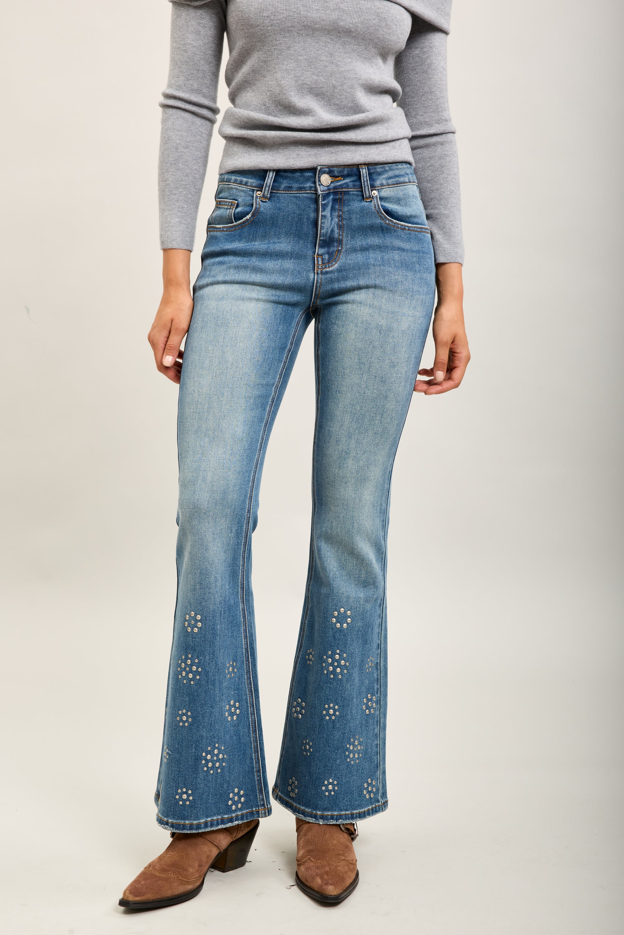 Toxik3 Bootcut-Jeanshose aus Stretch-Denim mit Nieten