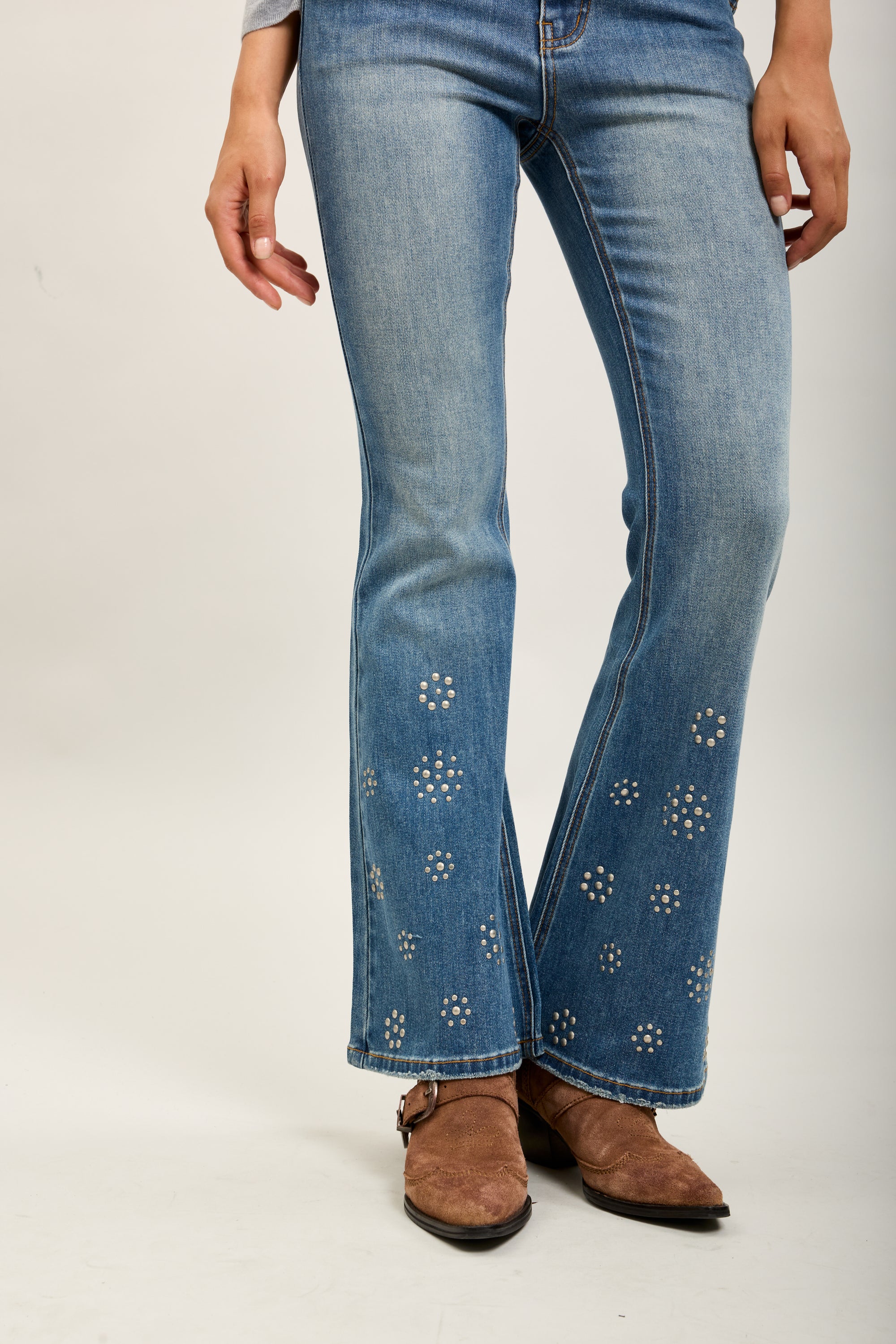 Toxik3 Bootcut-Jeanshose aus Stretch-Denim mit Nieten