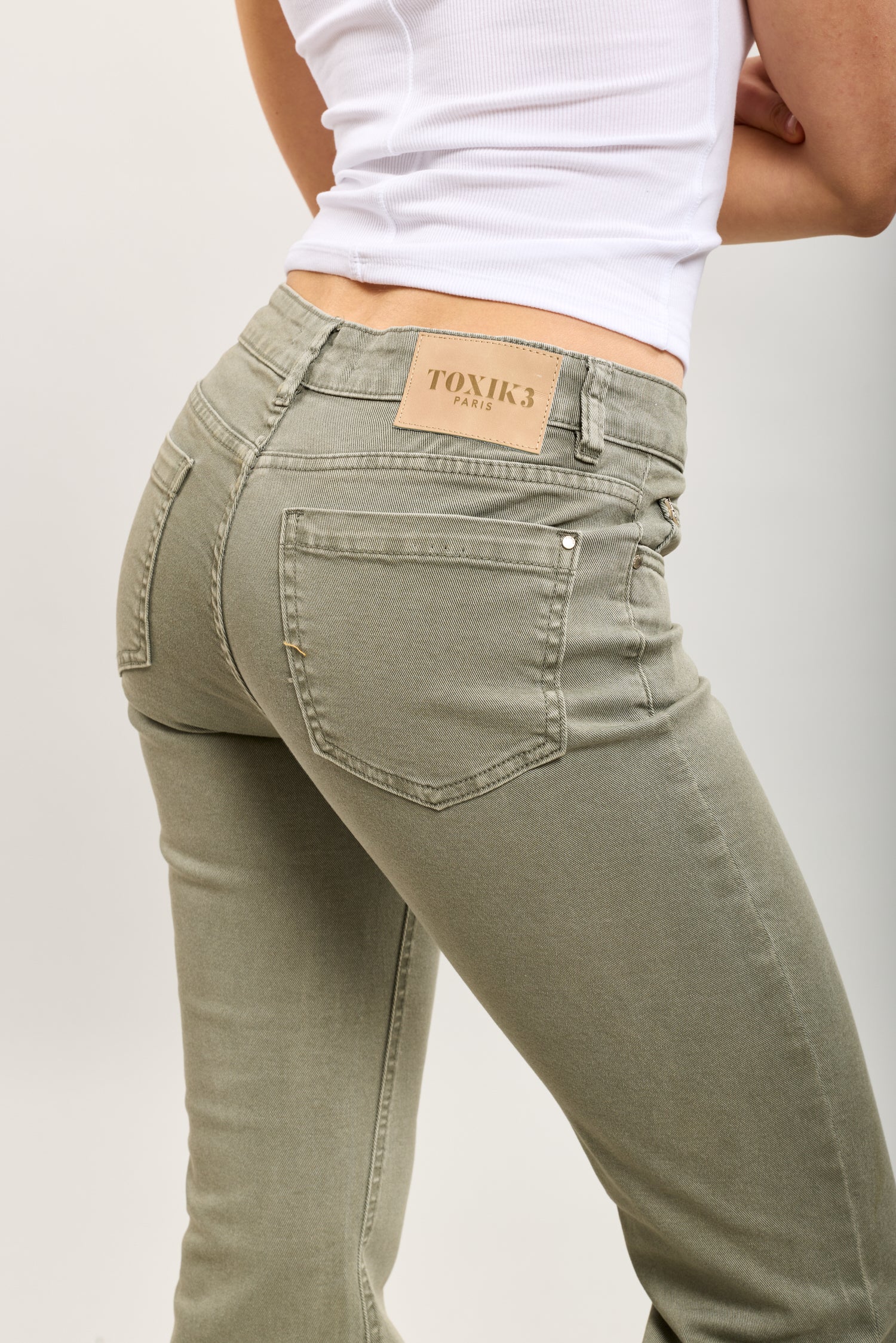 Pantalones vaqueros acampanados de denim elástico Toxik3