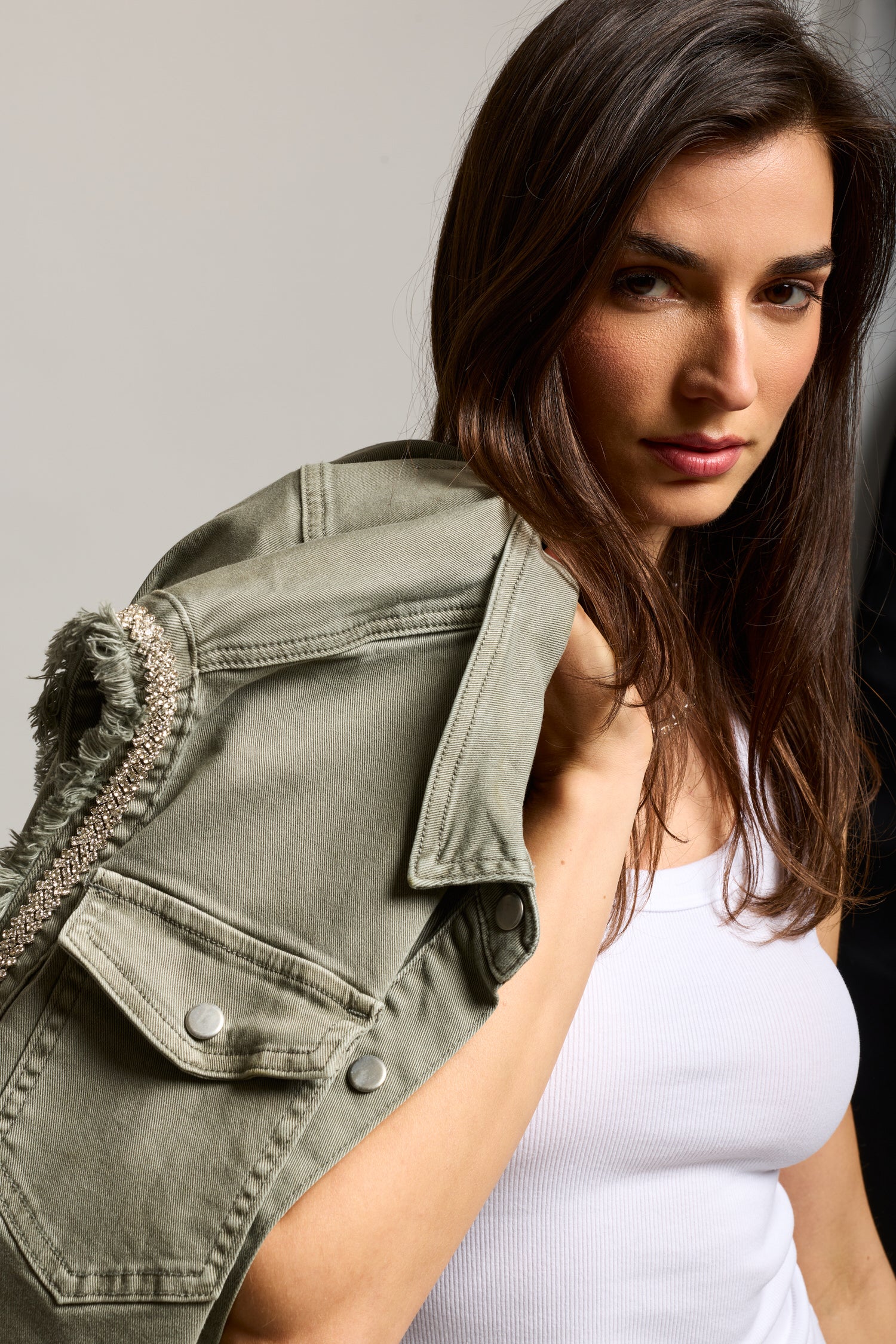 Toxik3 chemise en jean sans manches strassées